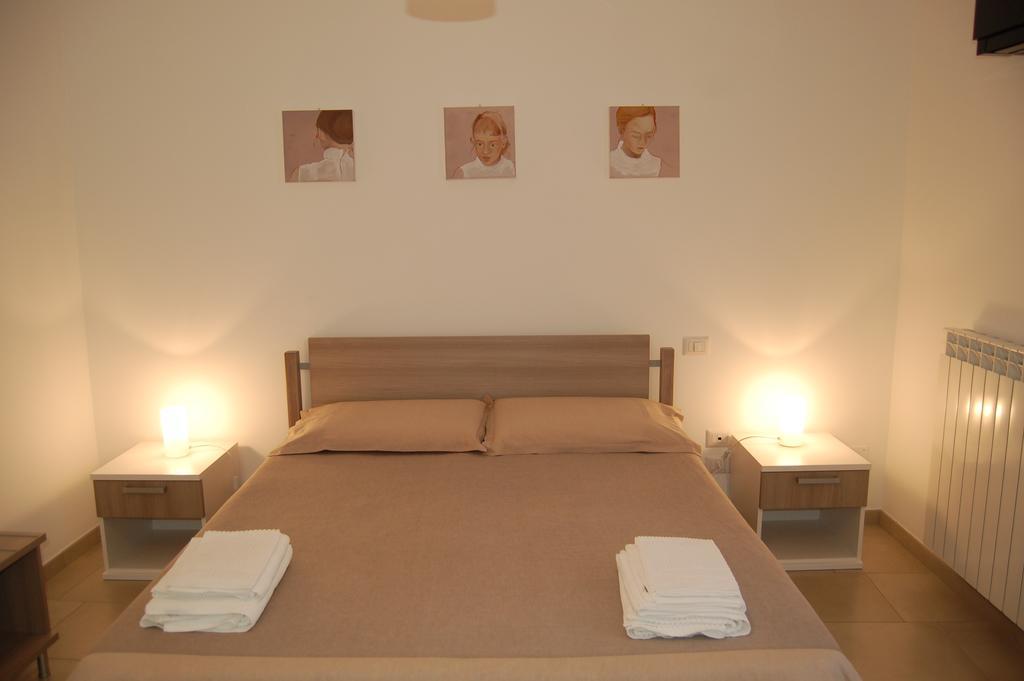 Ypsilhome Castelbuono  Exteriör bild